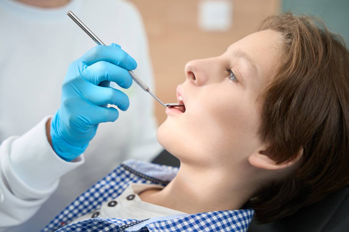featured image for helping your child with tooth extraction